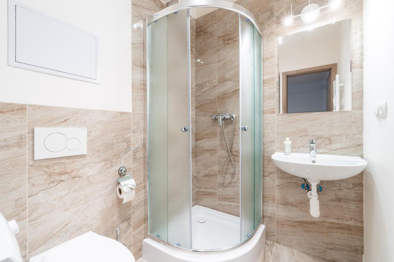 Brand New Studio Apartment #51 With Free Secure Parking In The Center Prag Exteriör bild