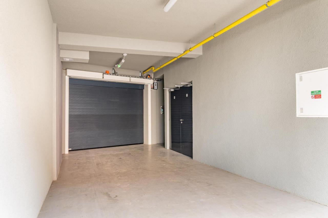 Brand New Studio Apartment #51 With Free Secure Parking In The Center Prag Exteriör bild