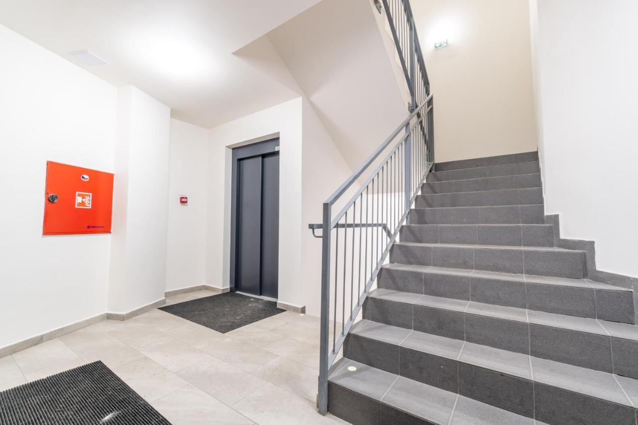 Brand New Studio Apartment #51 With Free Secure Parking In The Center Prag Exteriör bild